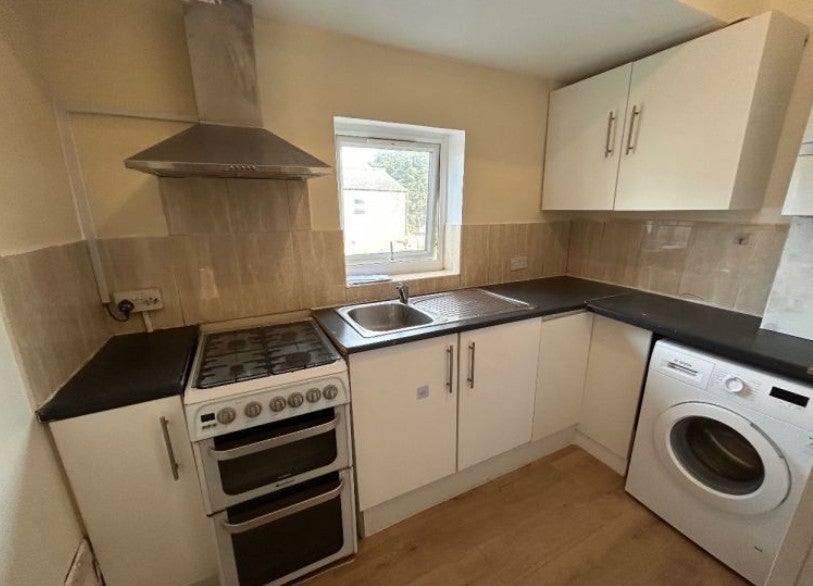 Flat Hartham Road in Greater London