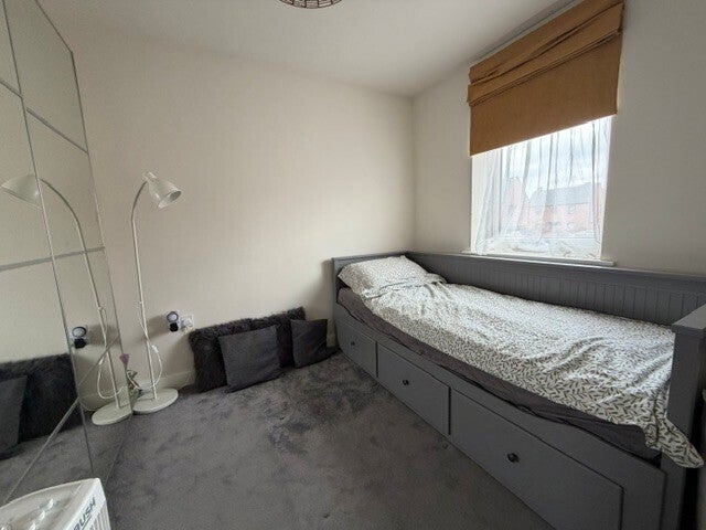 House Lime Tree Drive in Houghton Regis