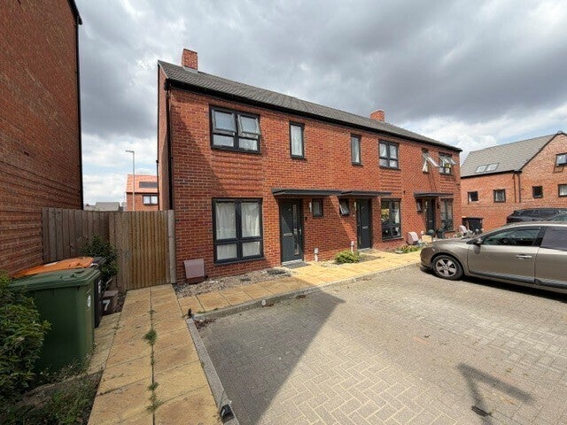 House Lime Tree Drive in Houghton Regis