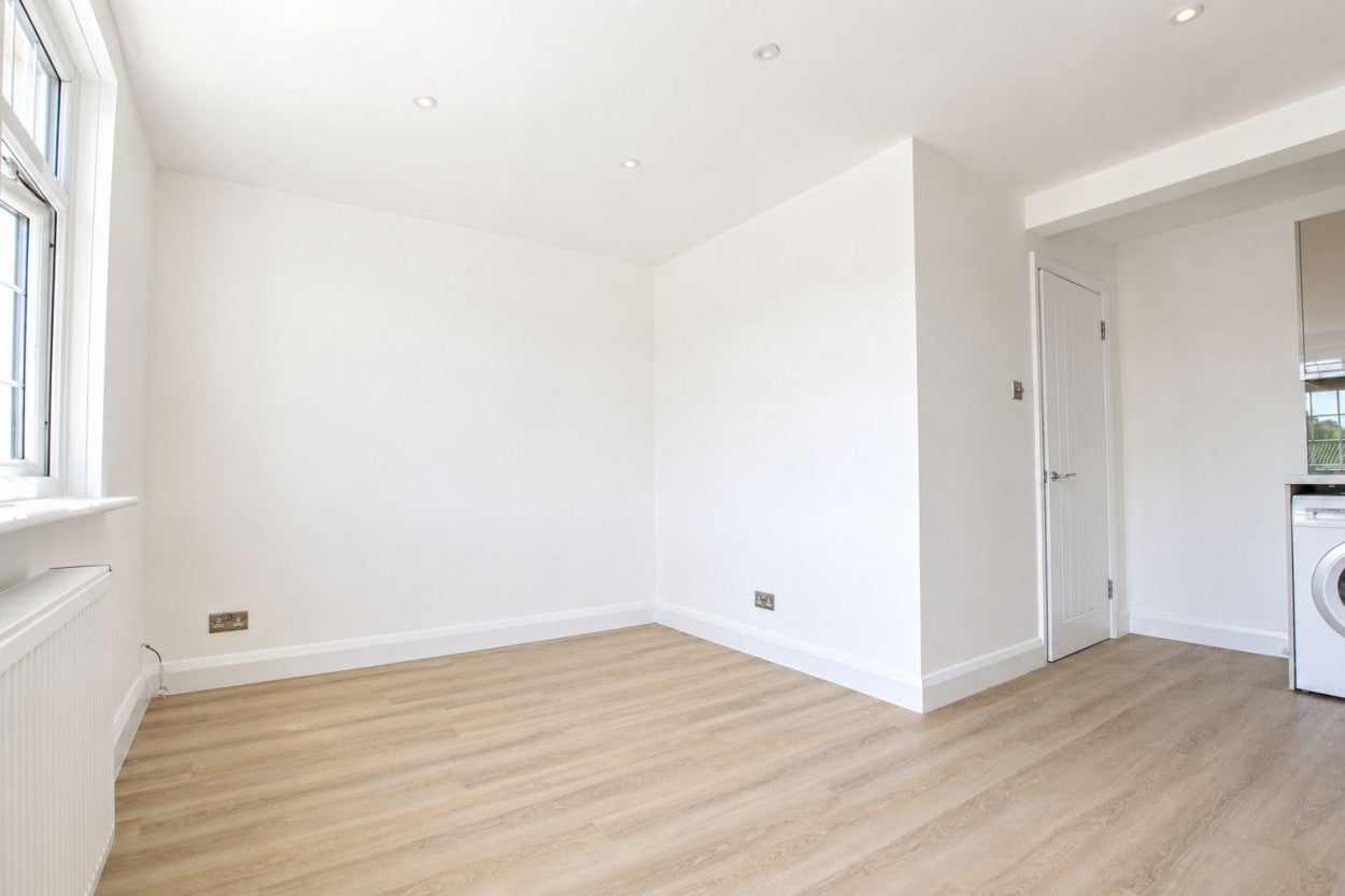 Flat Stafford Road in Greater London