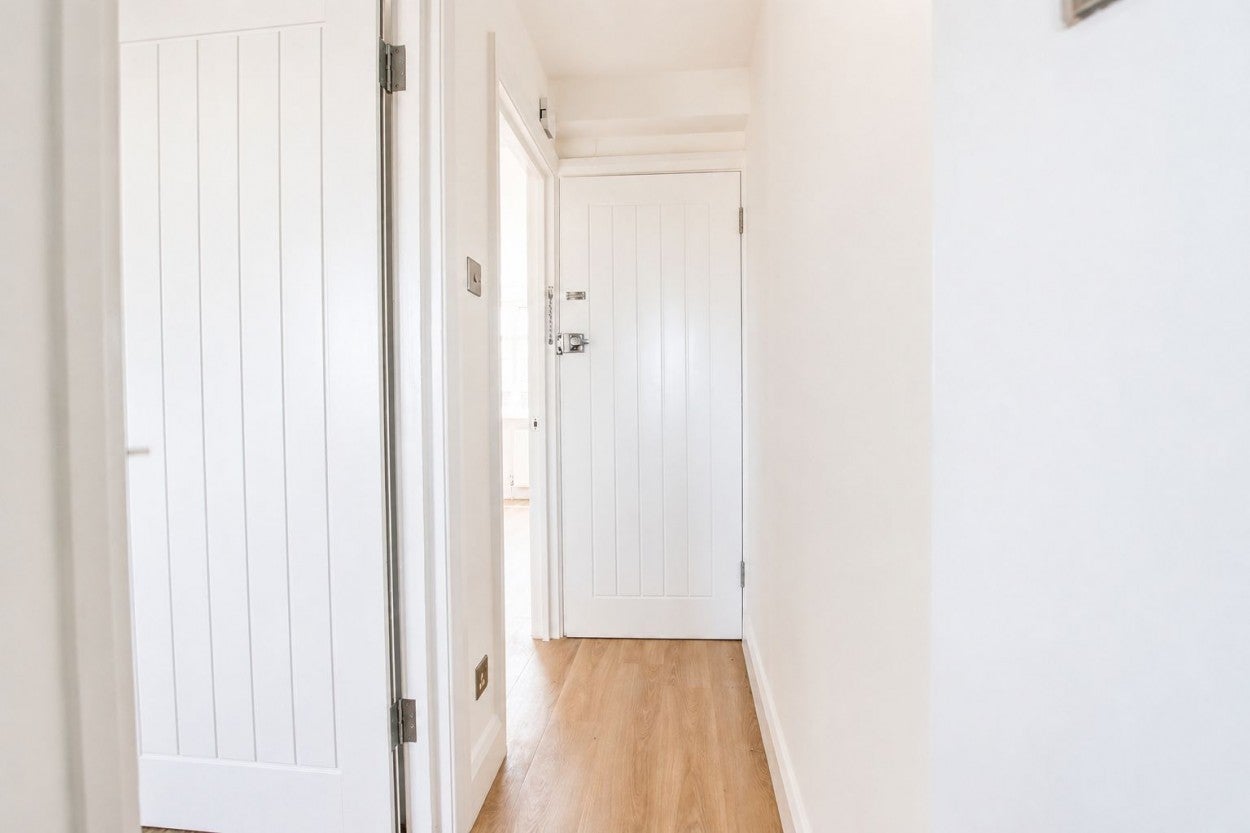 Flat Stafford Road in Greater London