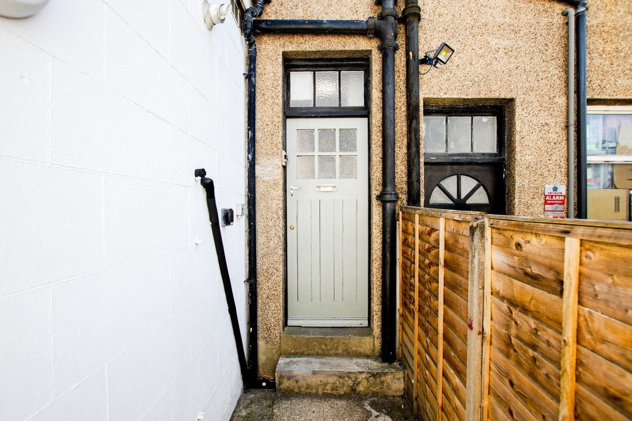 Flat Stafford Road in Greater London