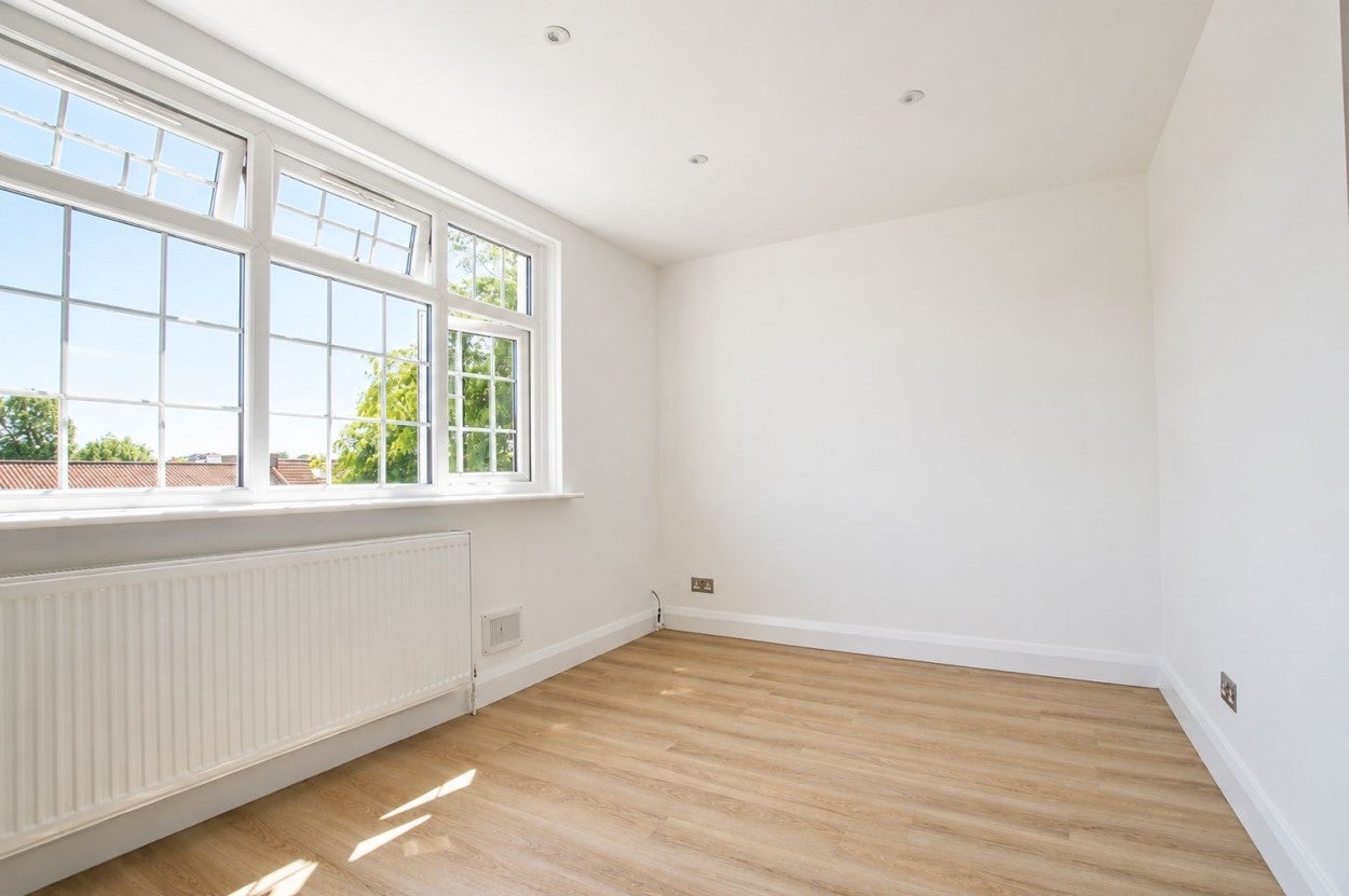Flat Stafford Road in Greater London
