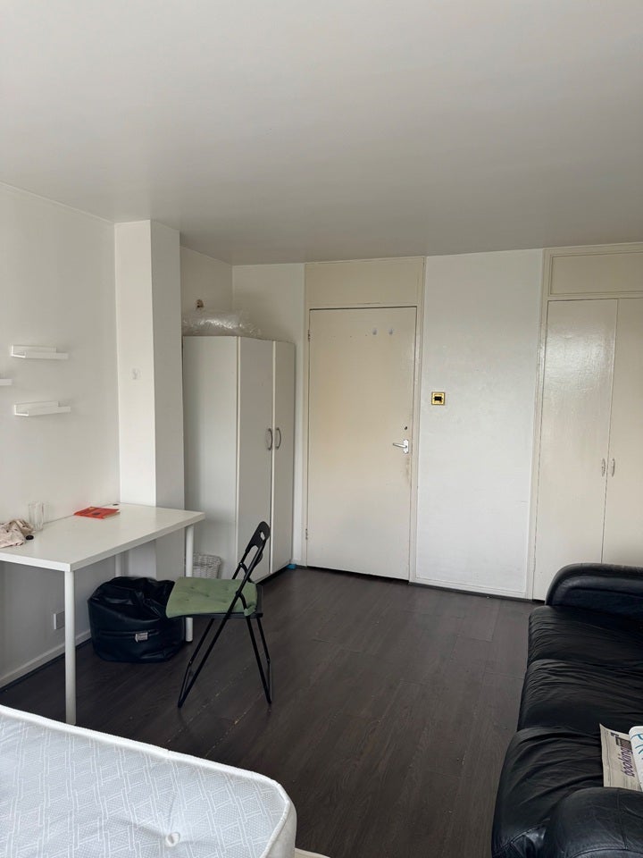 Room Byng Street in Greater London