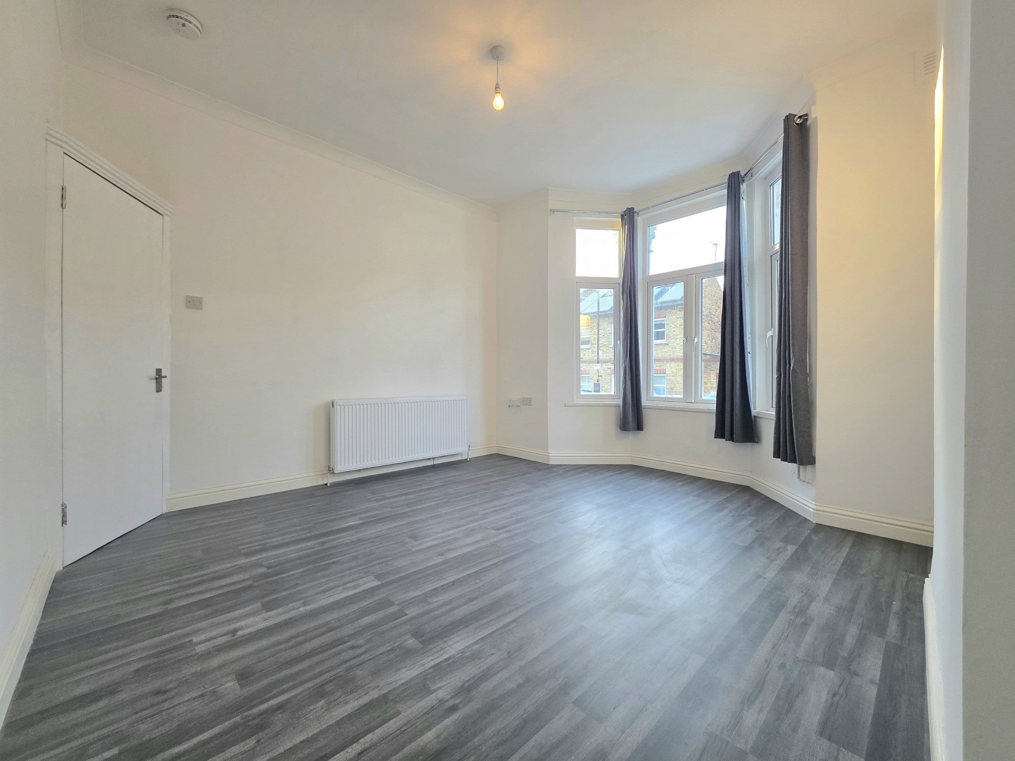 Flat Oswyth Road in Greater London