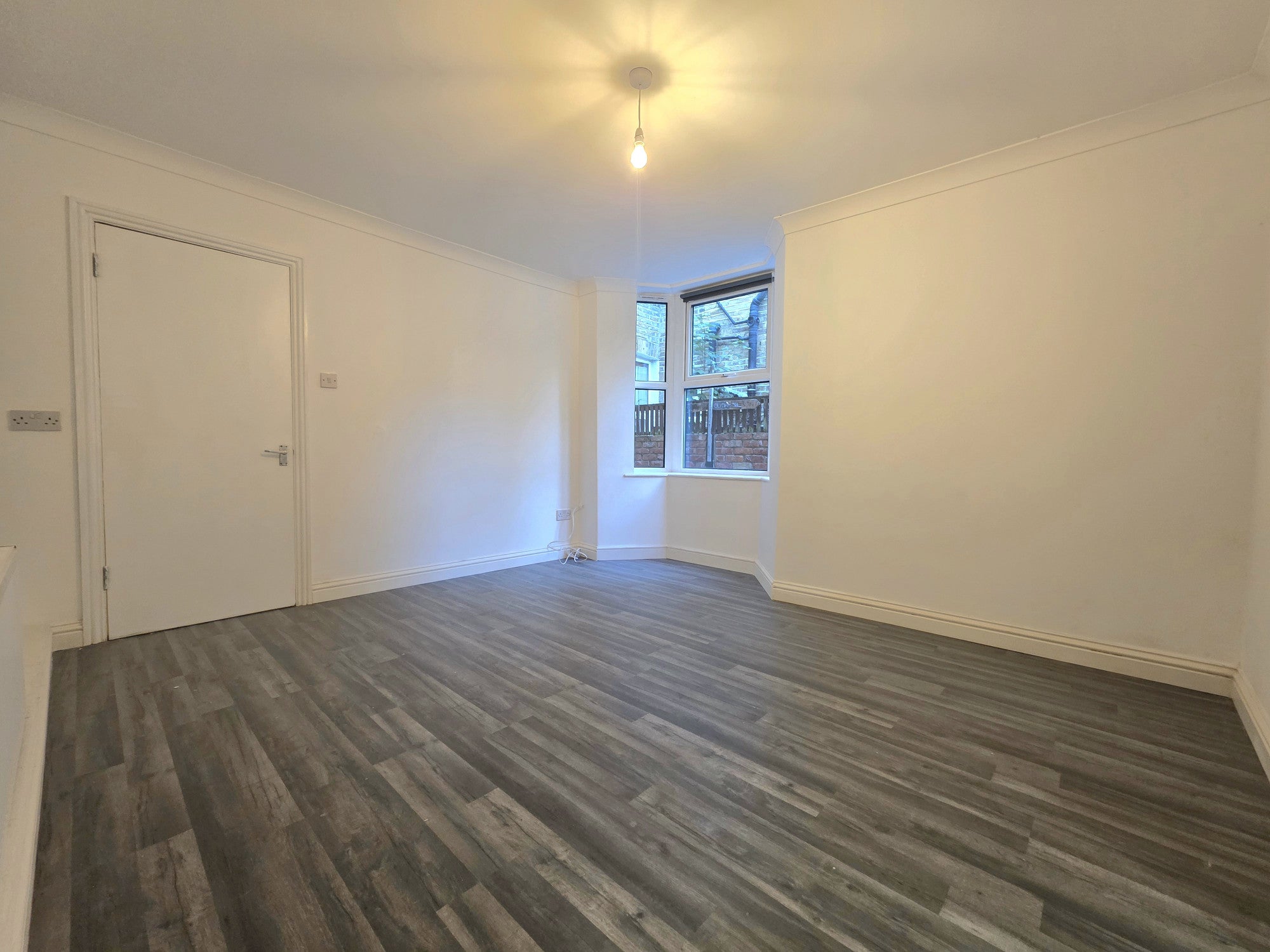 Flat Oswyth Road in Greater London
