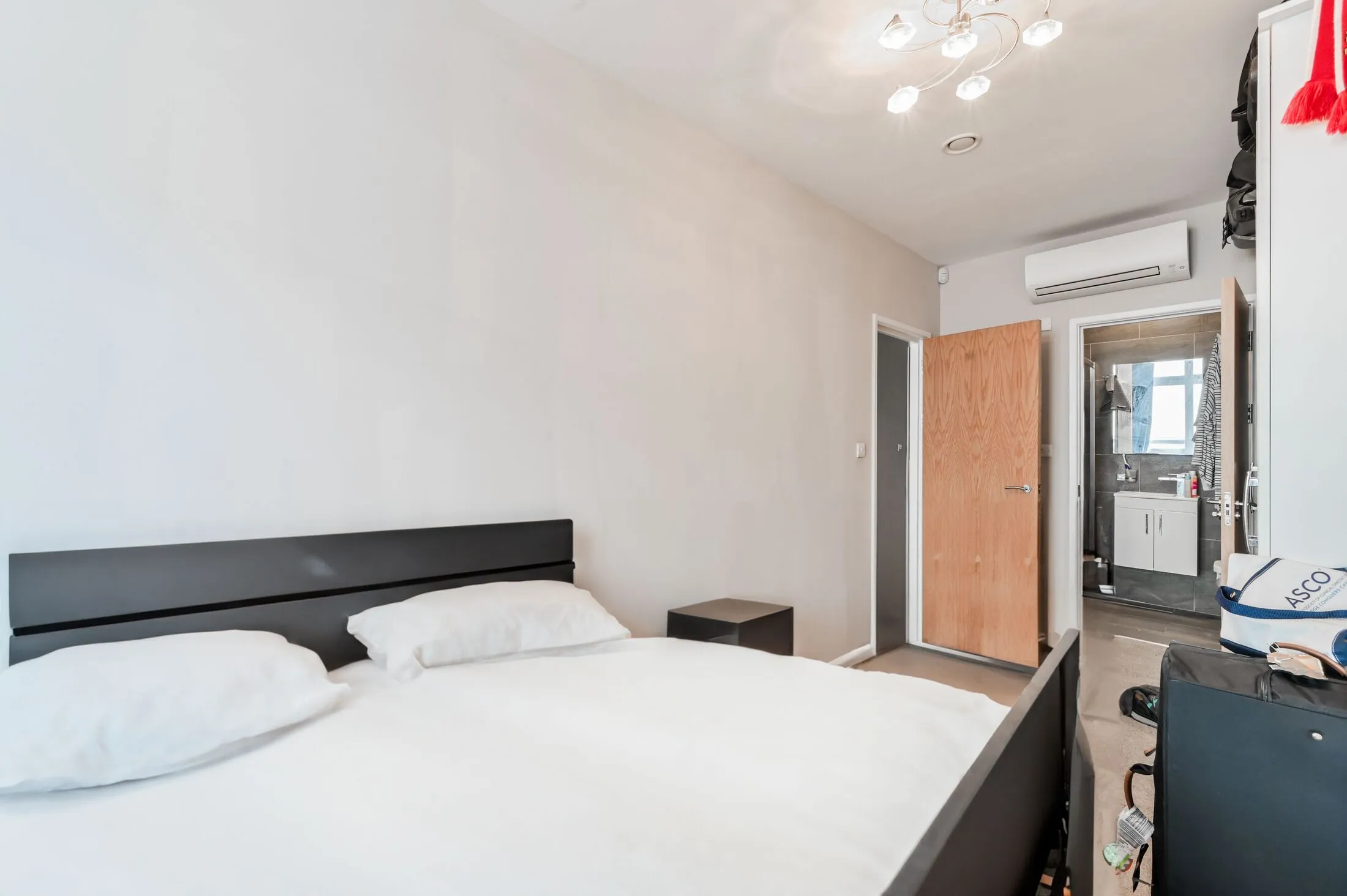 Flat Penton Street in Greater London