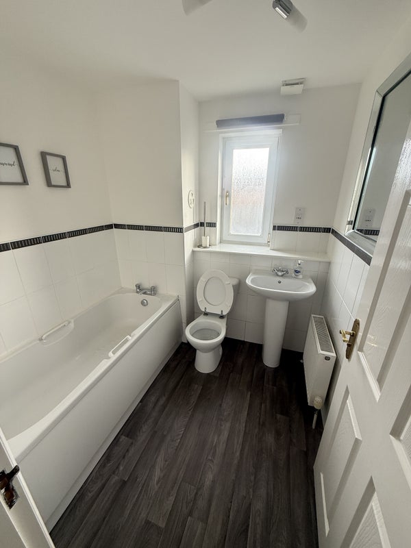 Room Miller Street in Clydebank