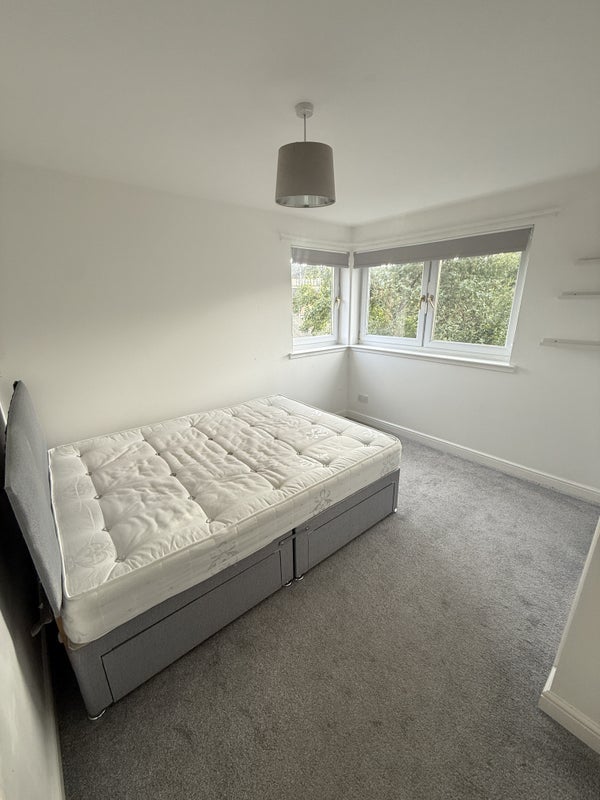 Room Miller Street in Clydebank