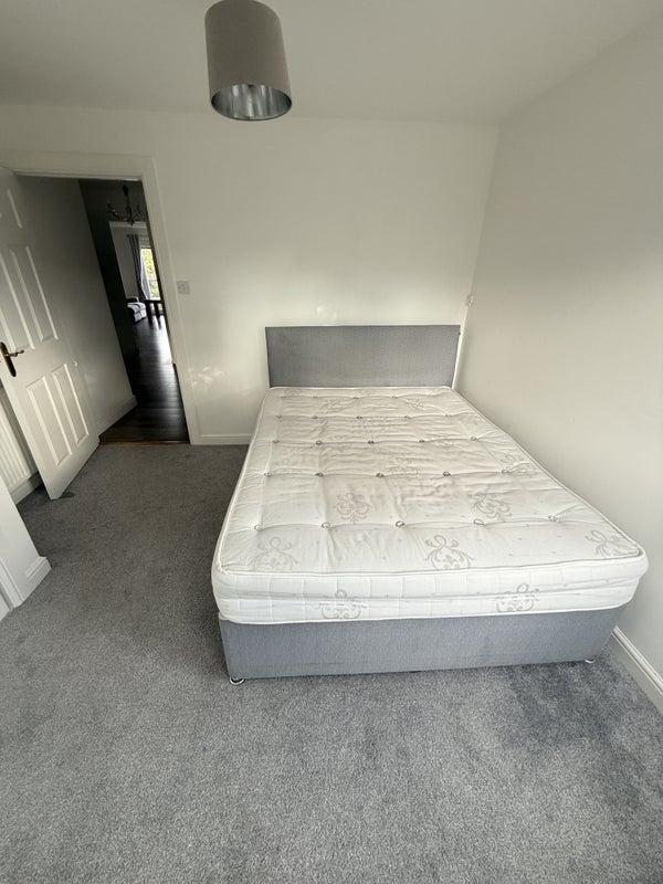 Room Miller Street in Clydebank