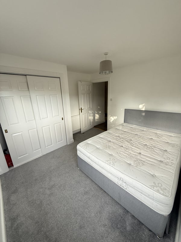 Room Miller Street in Clydebank