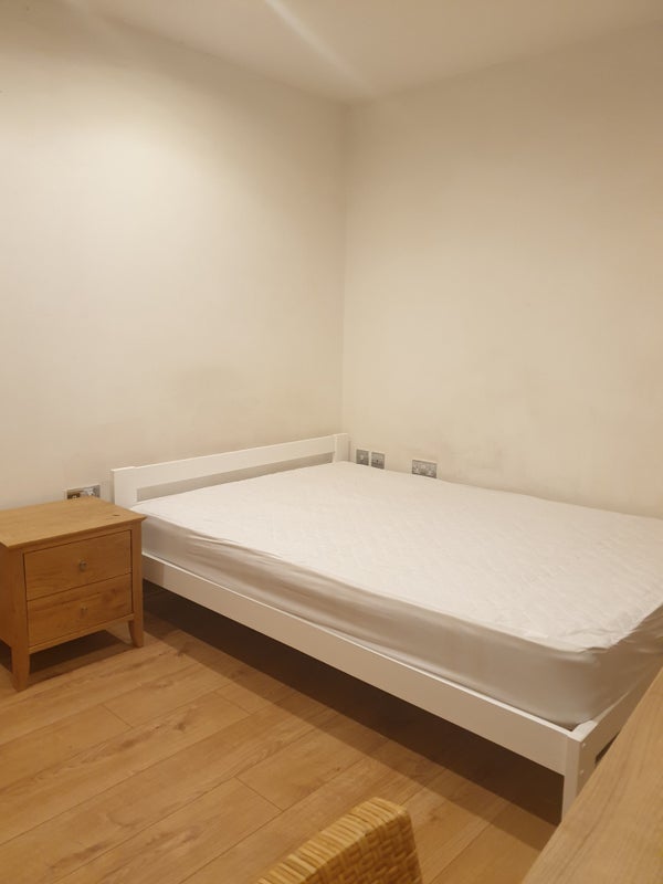 Room New Cross Road in Greater London