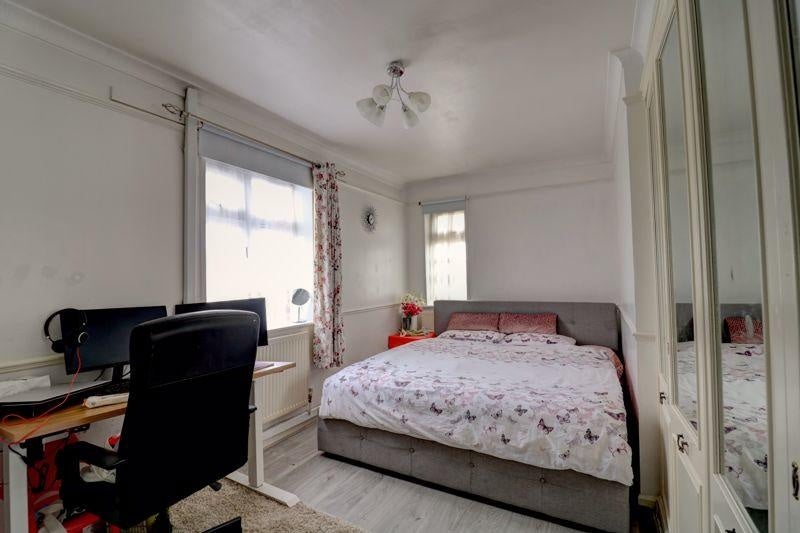 Flat Duke Road in Greater London