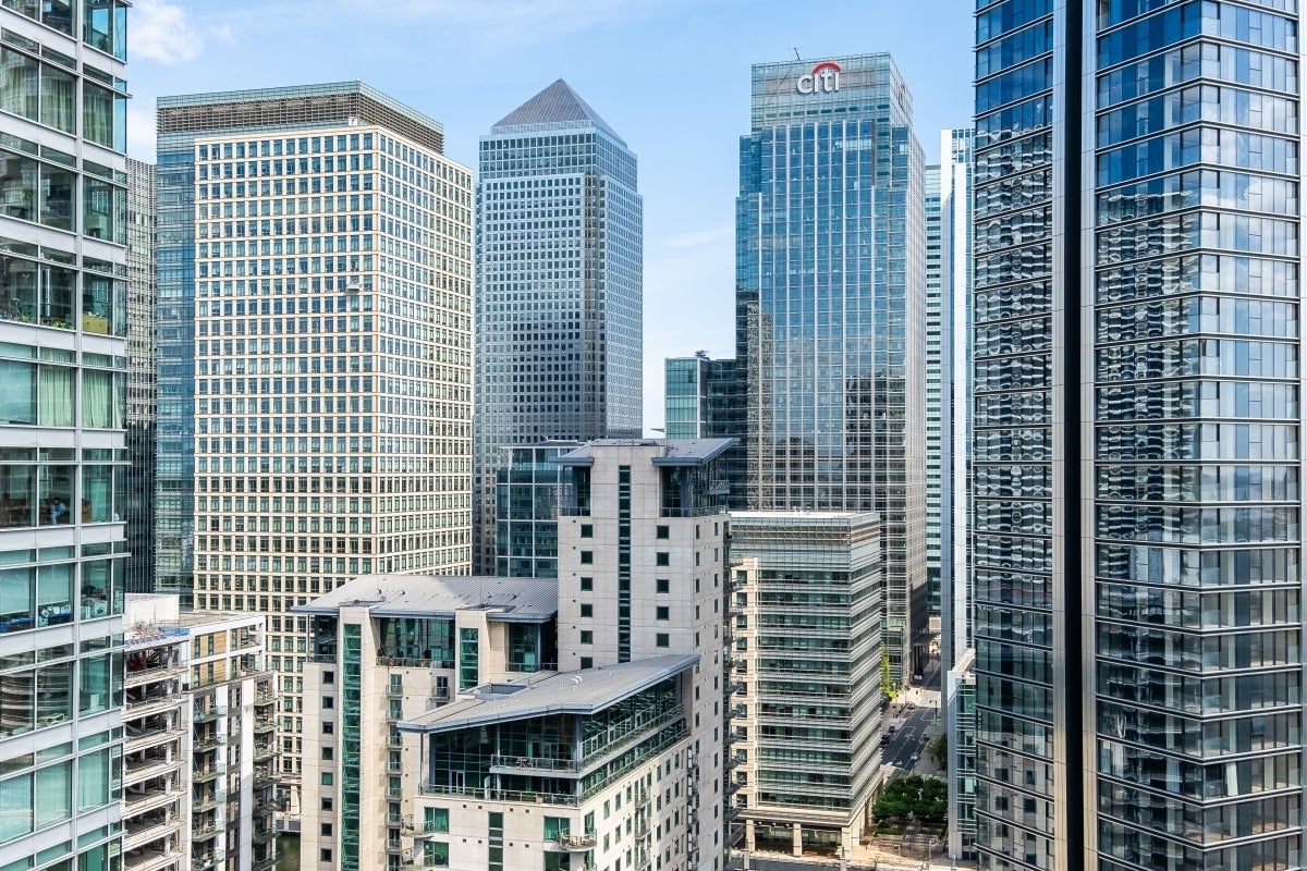 Flat Pan Peninsula Square in Greater London
