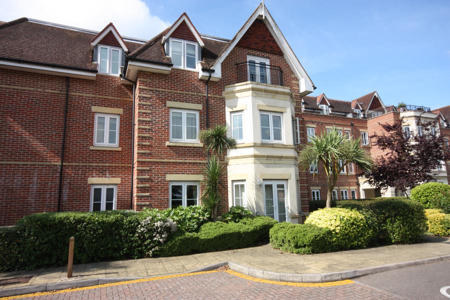 Flat The Cedars in Guildford