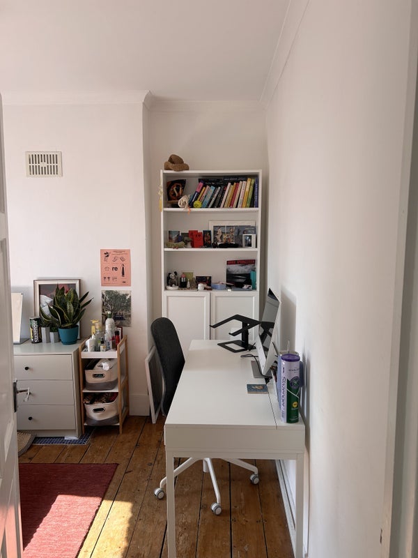 Room Combermere Road in Greater London