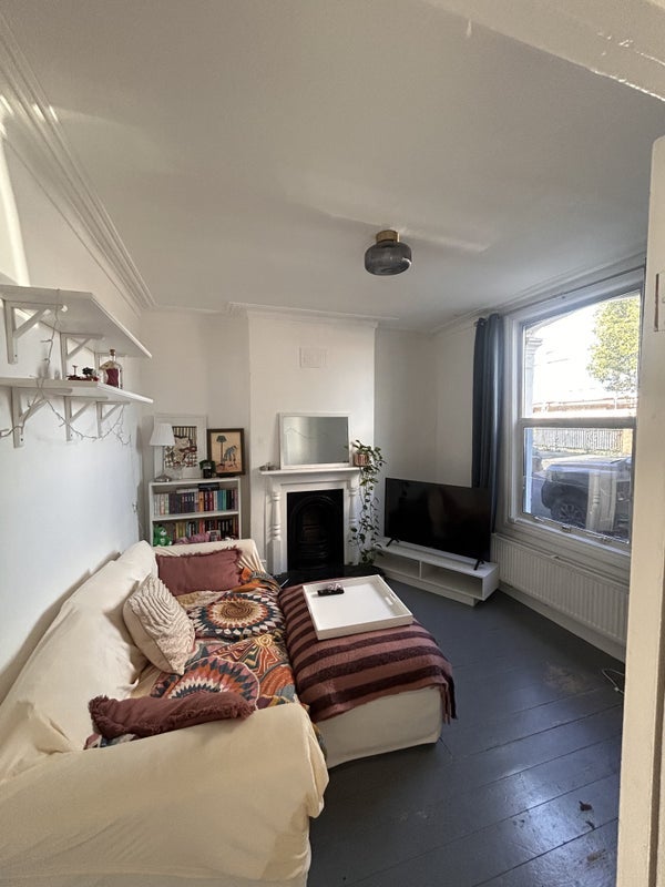 Room Combermere Road in Greater London