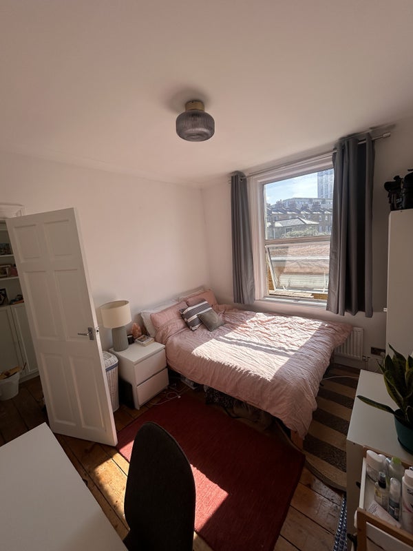 Room Combermere Road in Greater London