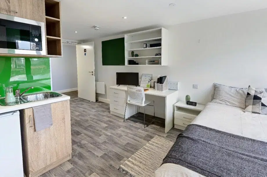 Flat Denham Street in Greater London