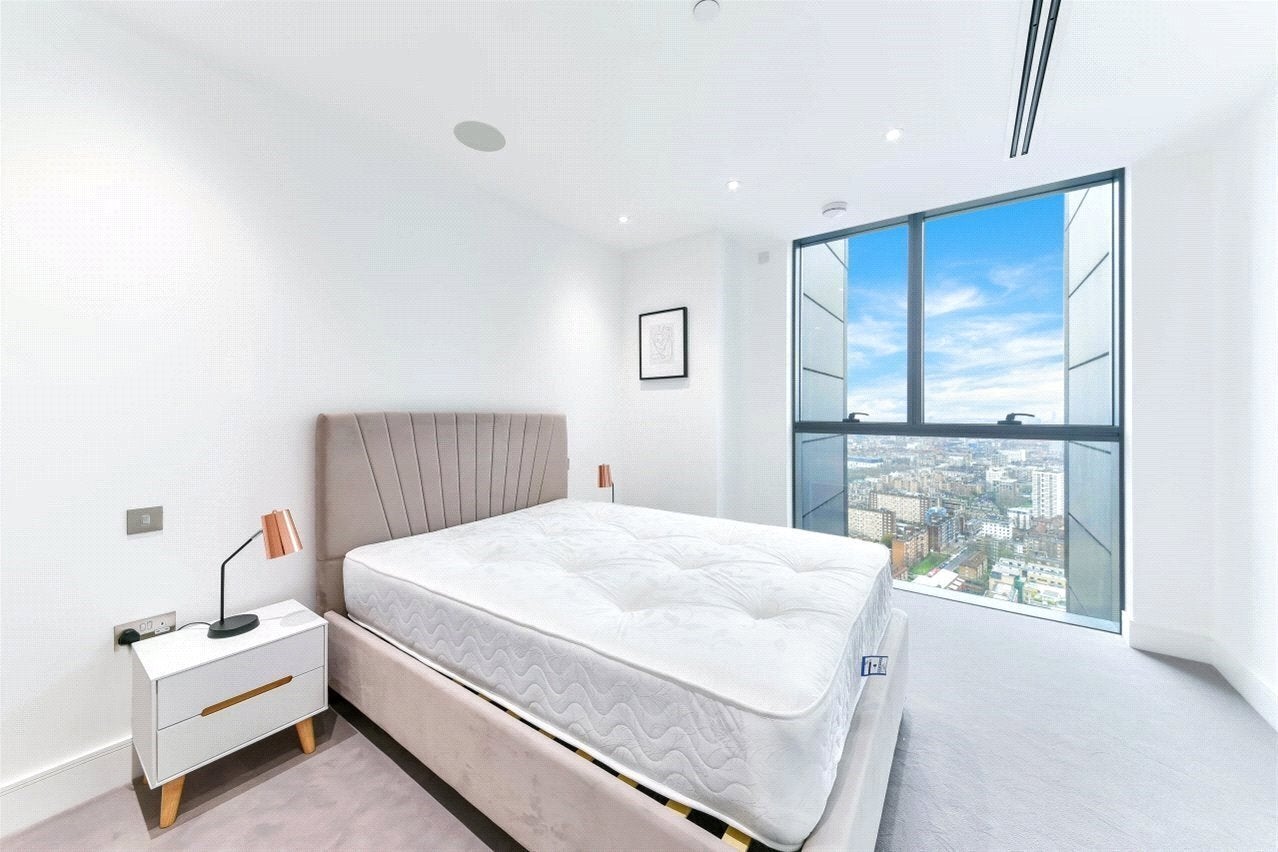 Flat Dingley Road in Greater London