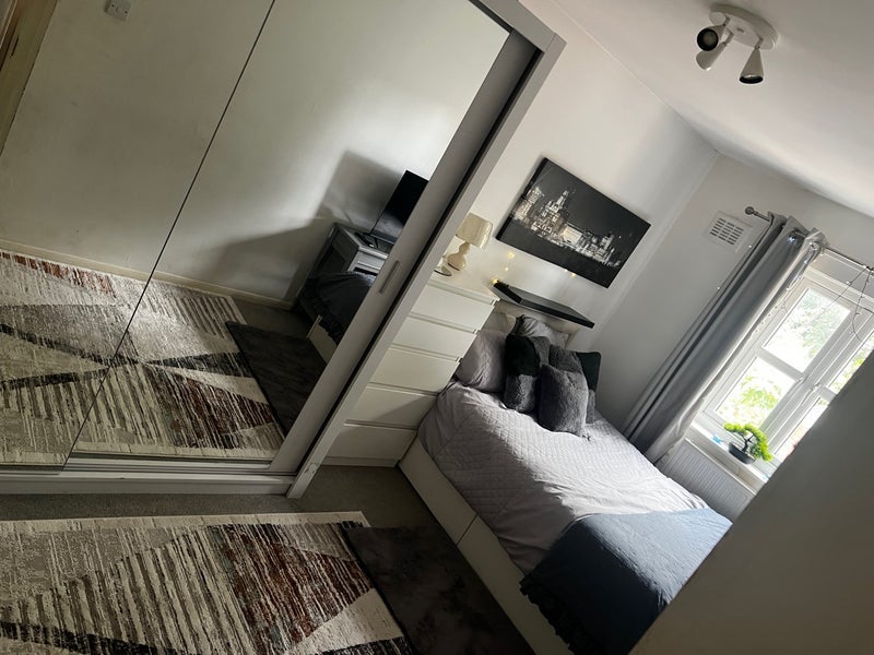 Room Dorset Road in Greater London