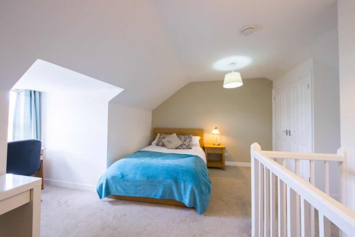 Room Hamilton Road in Reading