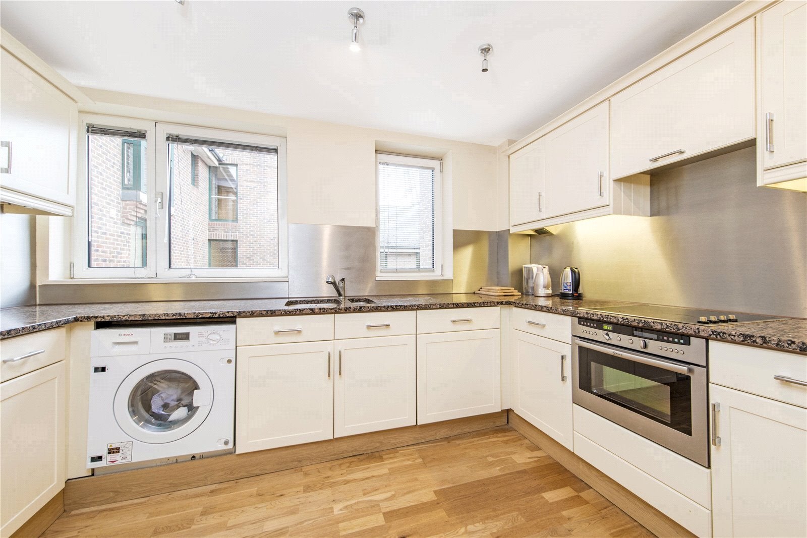 Flat Pepper Street in Greater London