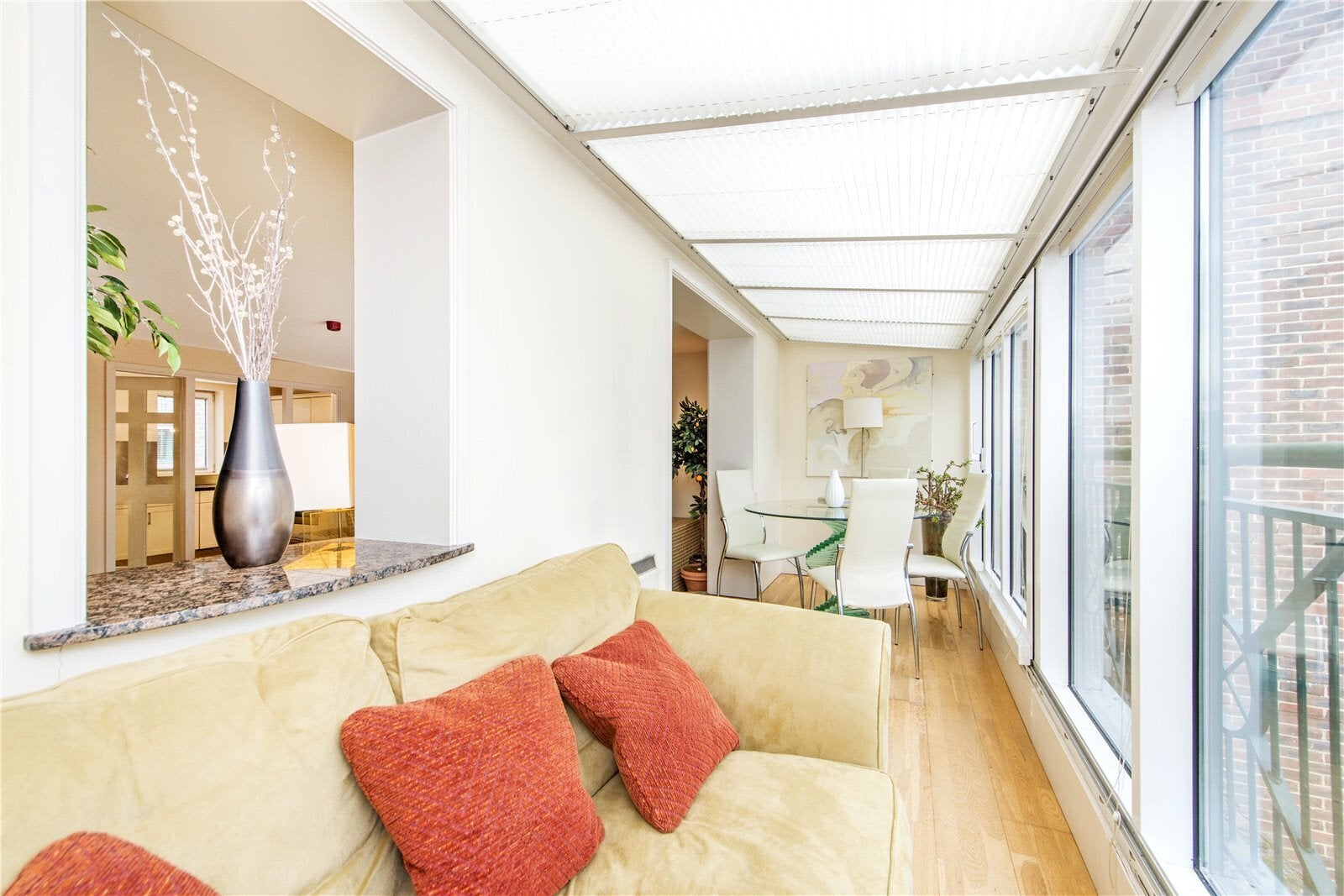 Flat Pepper Street in Greater London