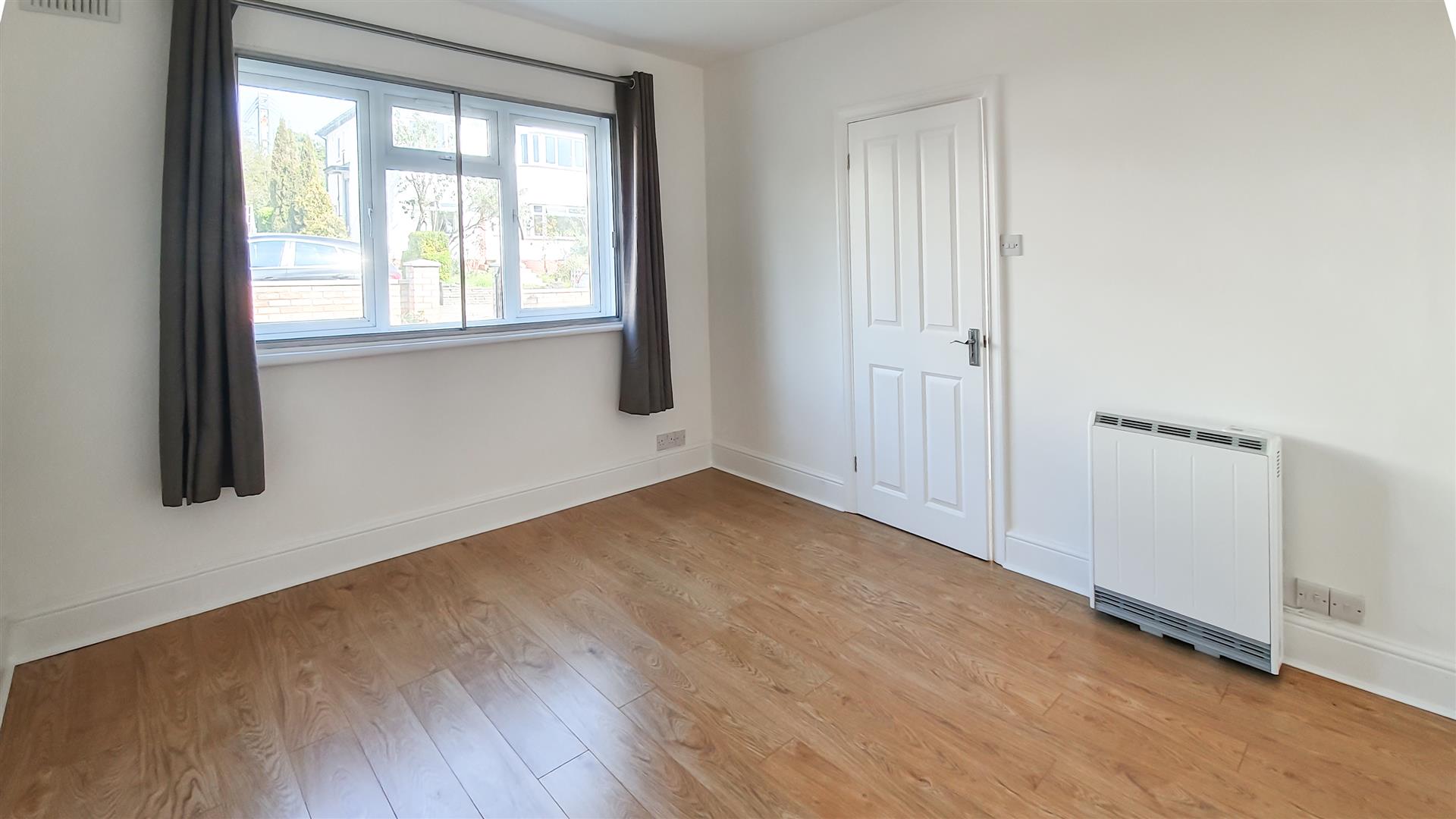 Flat Hexham Gardens in Greater London