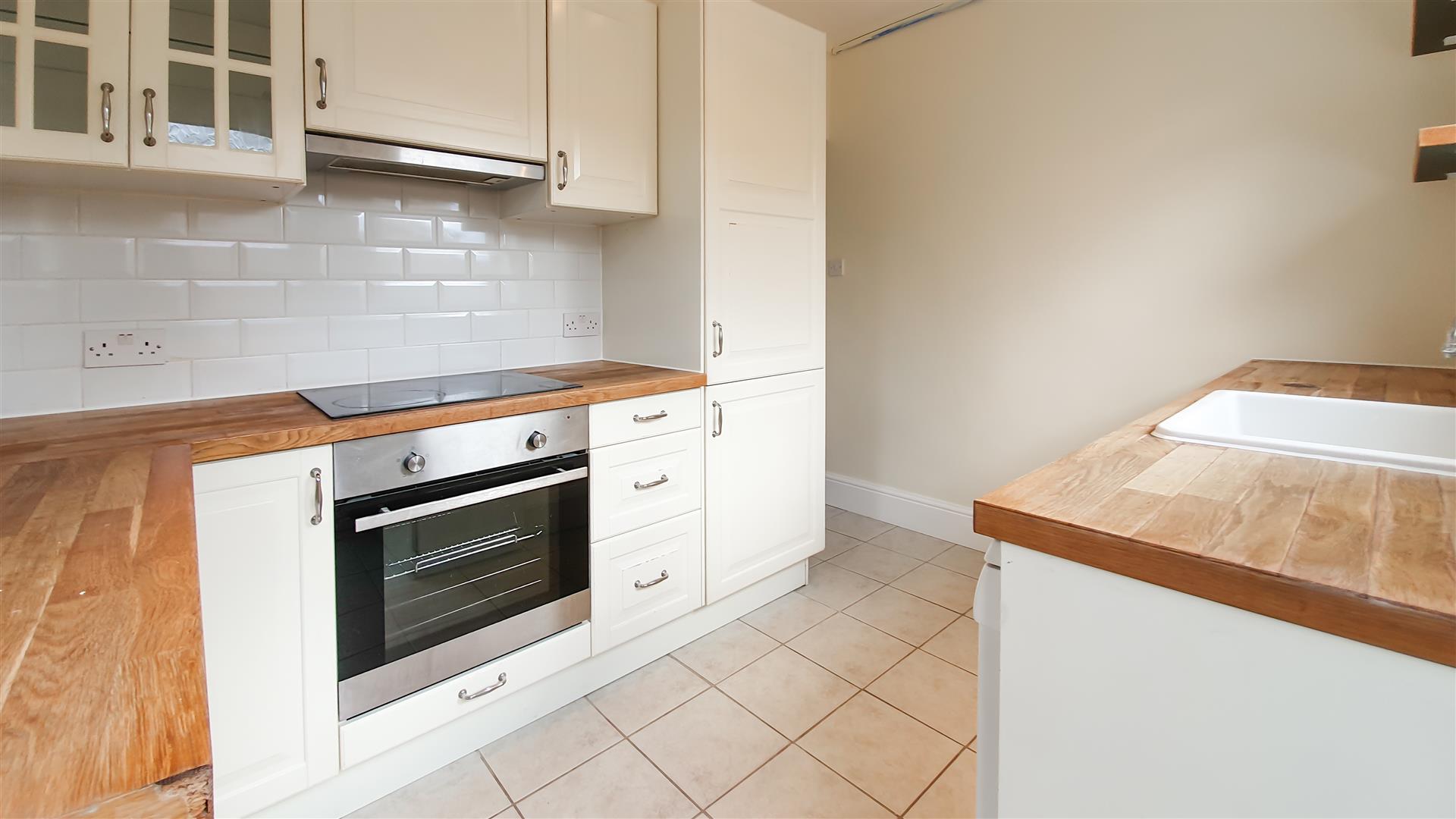 Flat Hexham Gardens in Greater London