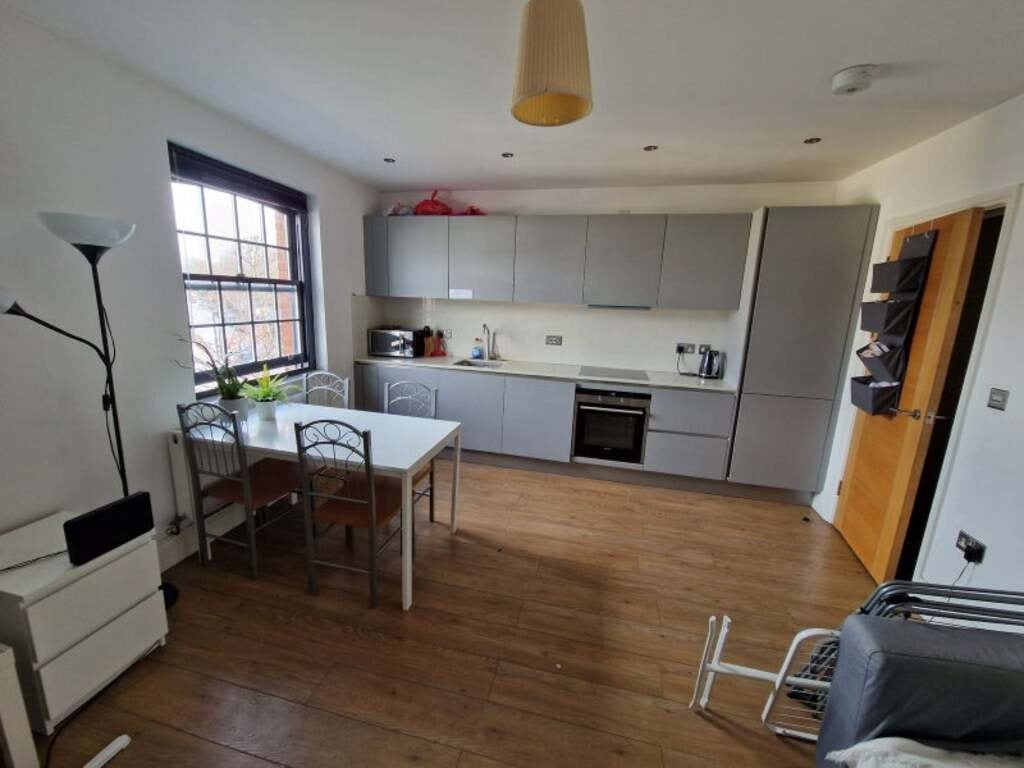 Room Chadbourn Street in Greater London