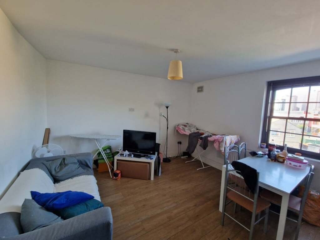 Room Chadbourn Street in Greater London