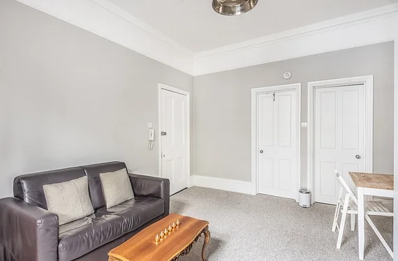 Flat Ifield Road in Greater London