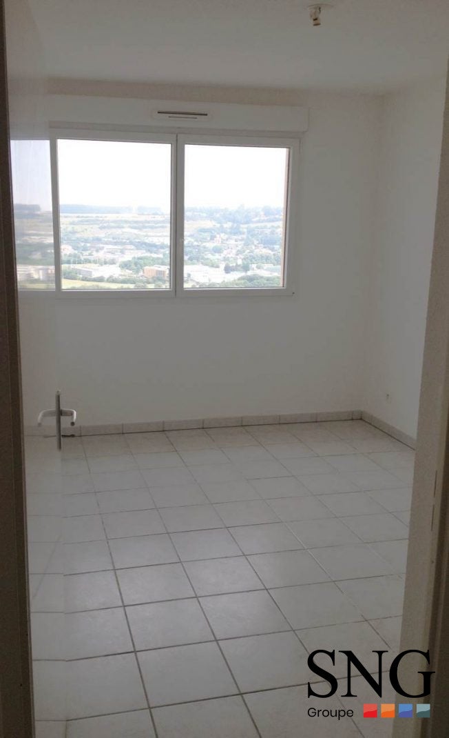 Flat Rue de la Croix de Pierre in Rouxmesnil-Bouteilles