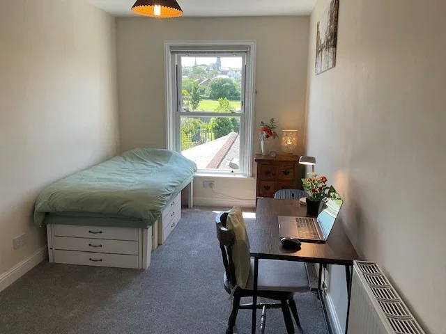 Room West Hill Road in Ryde