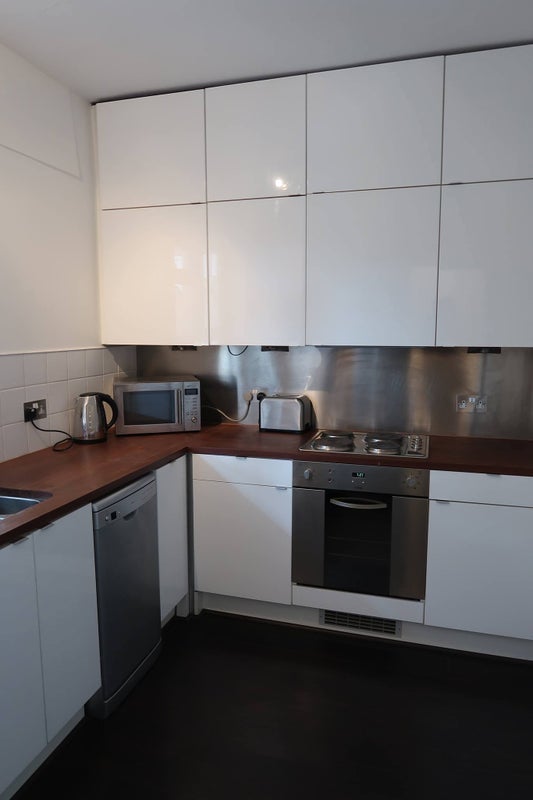 Flat Deepdene Gardens in Greater London