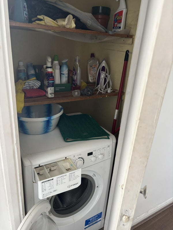 Room Turnham Road in Greater London
