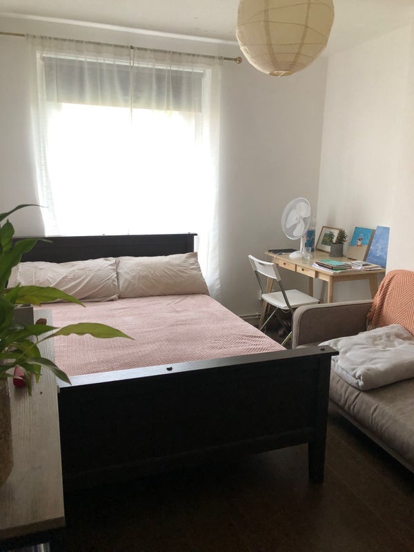Room Turnham Road in Greater London