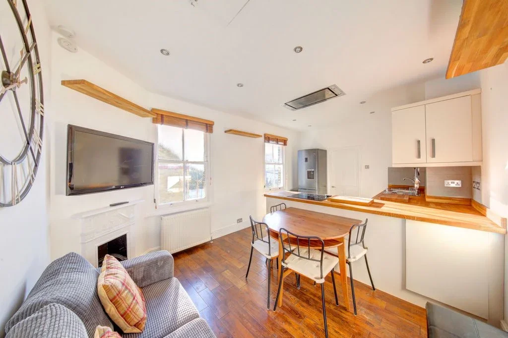 Flat Denton Street in Greater London