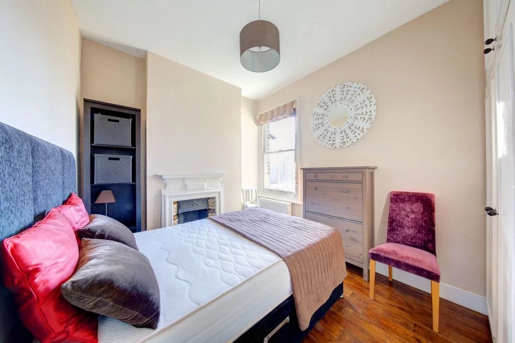 Flat Denton Street in Greater London
