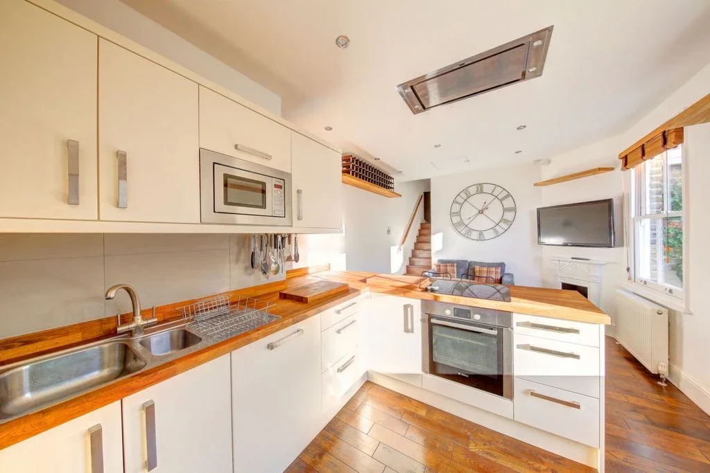 Flat Denton Street in Greater London