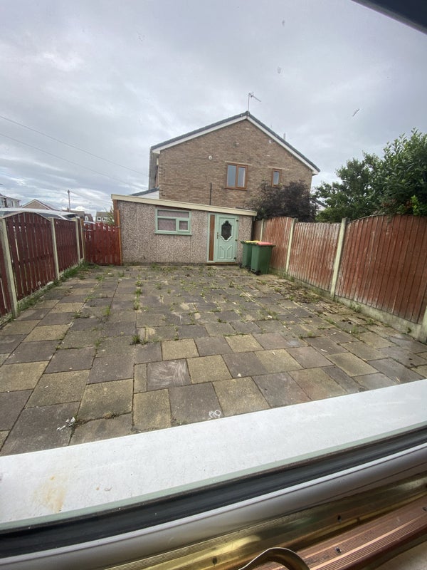 Room Heversham Avenue in Preston