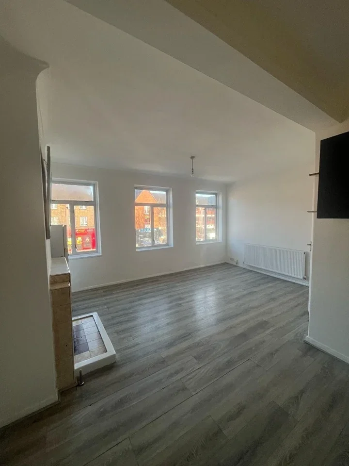 Flat Hertford Road in Greater London