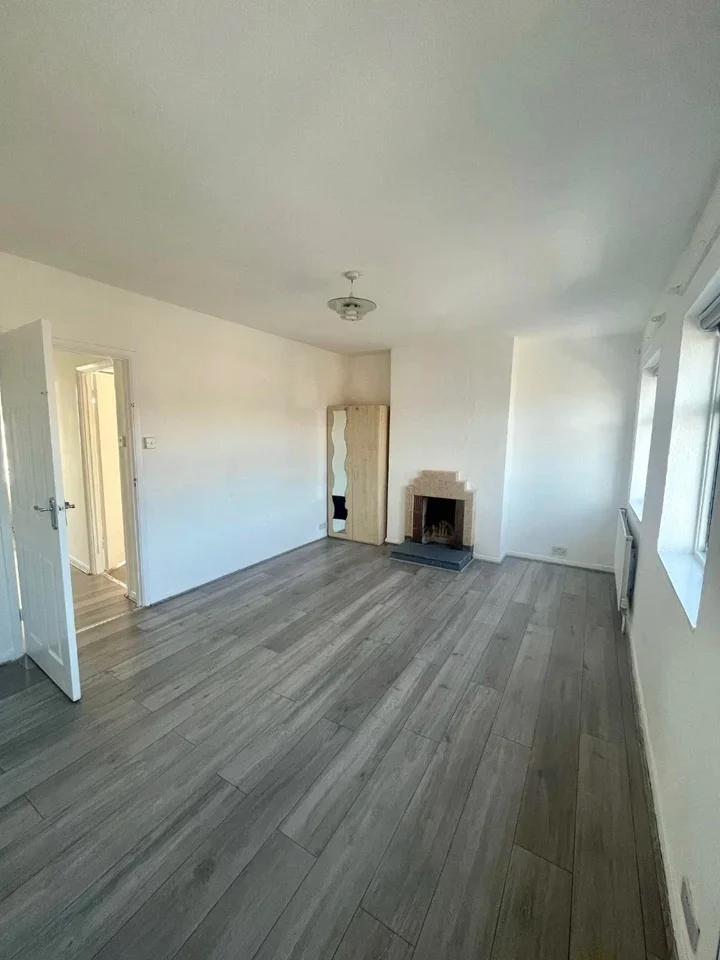 Flat Hertford Road in Greater London