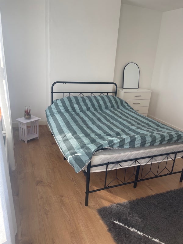 Room Sheldon Road in Greater London