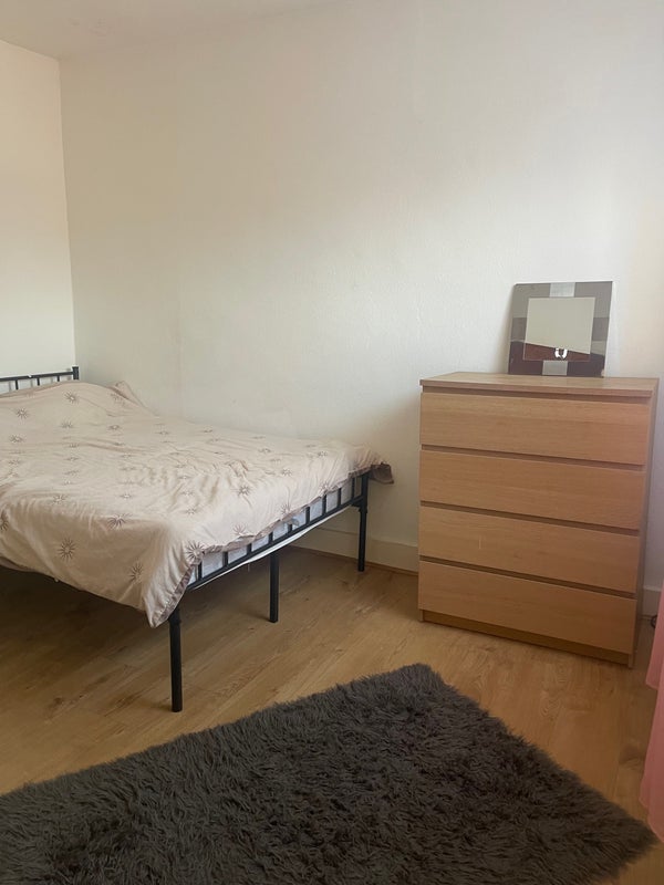 Room Sheldon Road in Greater London