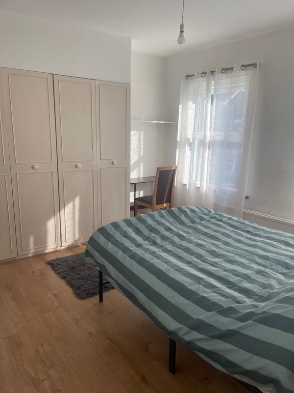 Room Sheldon Road in Greater London