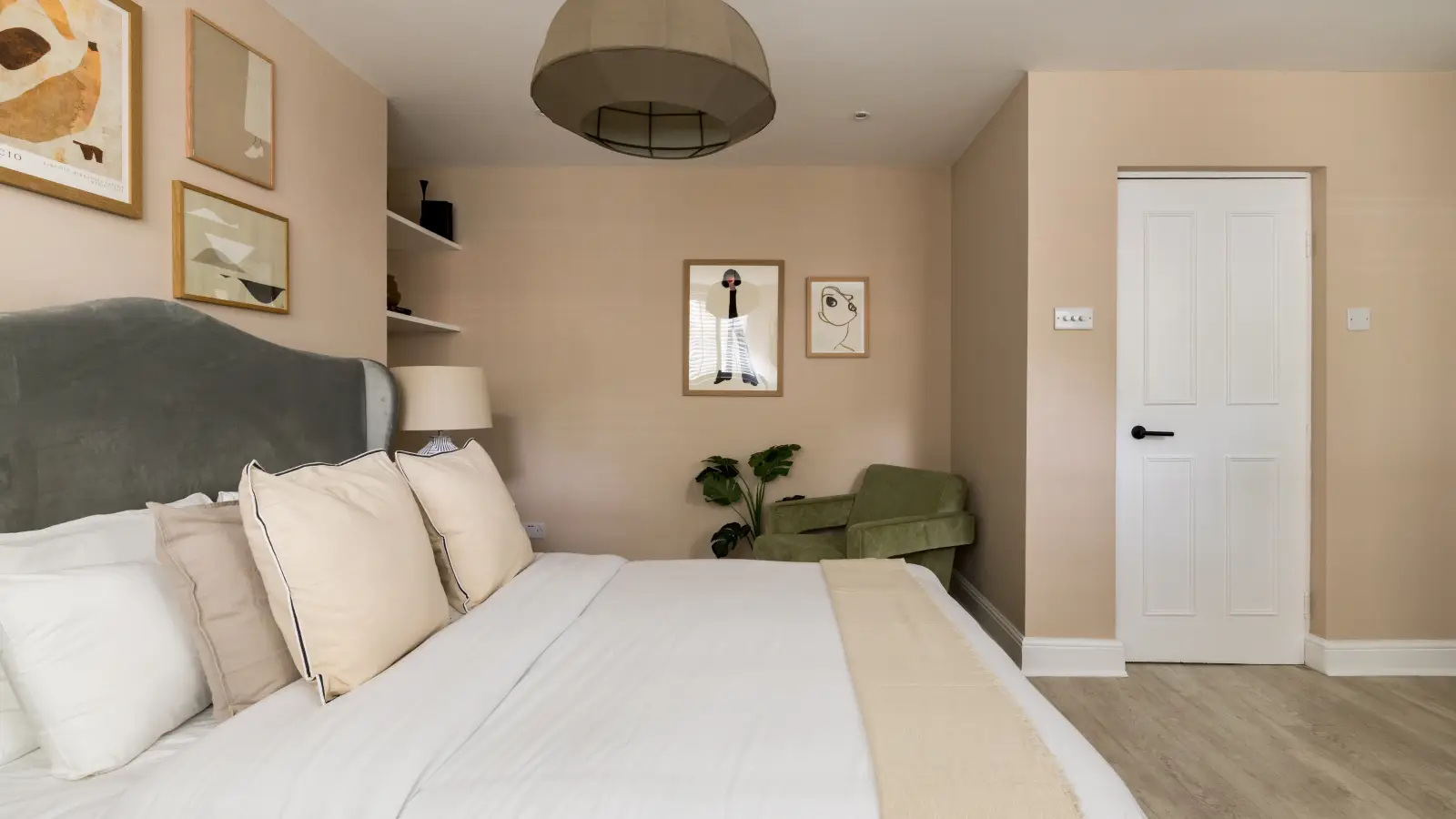 Flat Mayflower Road in Greater London