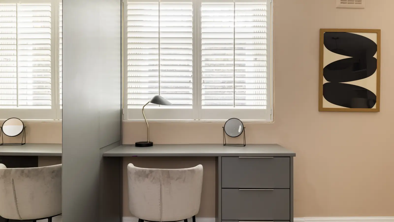 Flat Mayflower Road in Greater London
