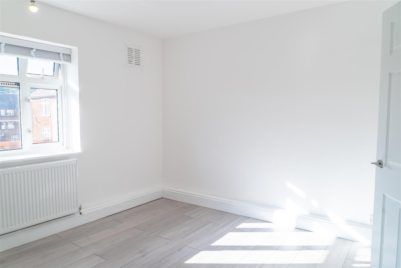 Flat Audley Court in Greater London
